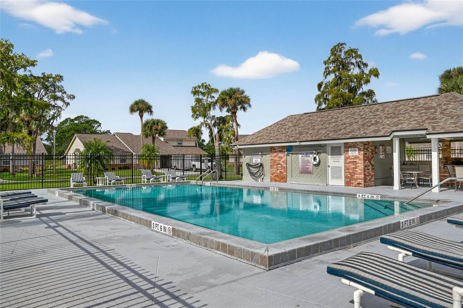 HAWKS LANDING AT PELICAN BAY CONDO PH 01-06 AMD 01 - Residential