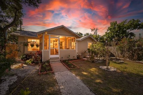 Photo of 2700 25th Avenue N, St Petersburg, FL 33713 (MLS # TB8437797)