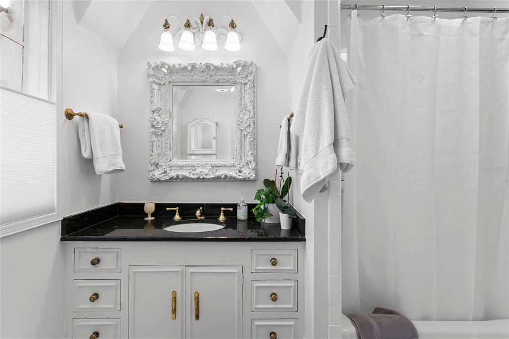 DAVIS ISLANDS PB10 PG52 TO 57 - Residential