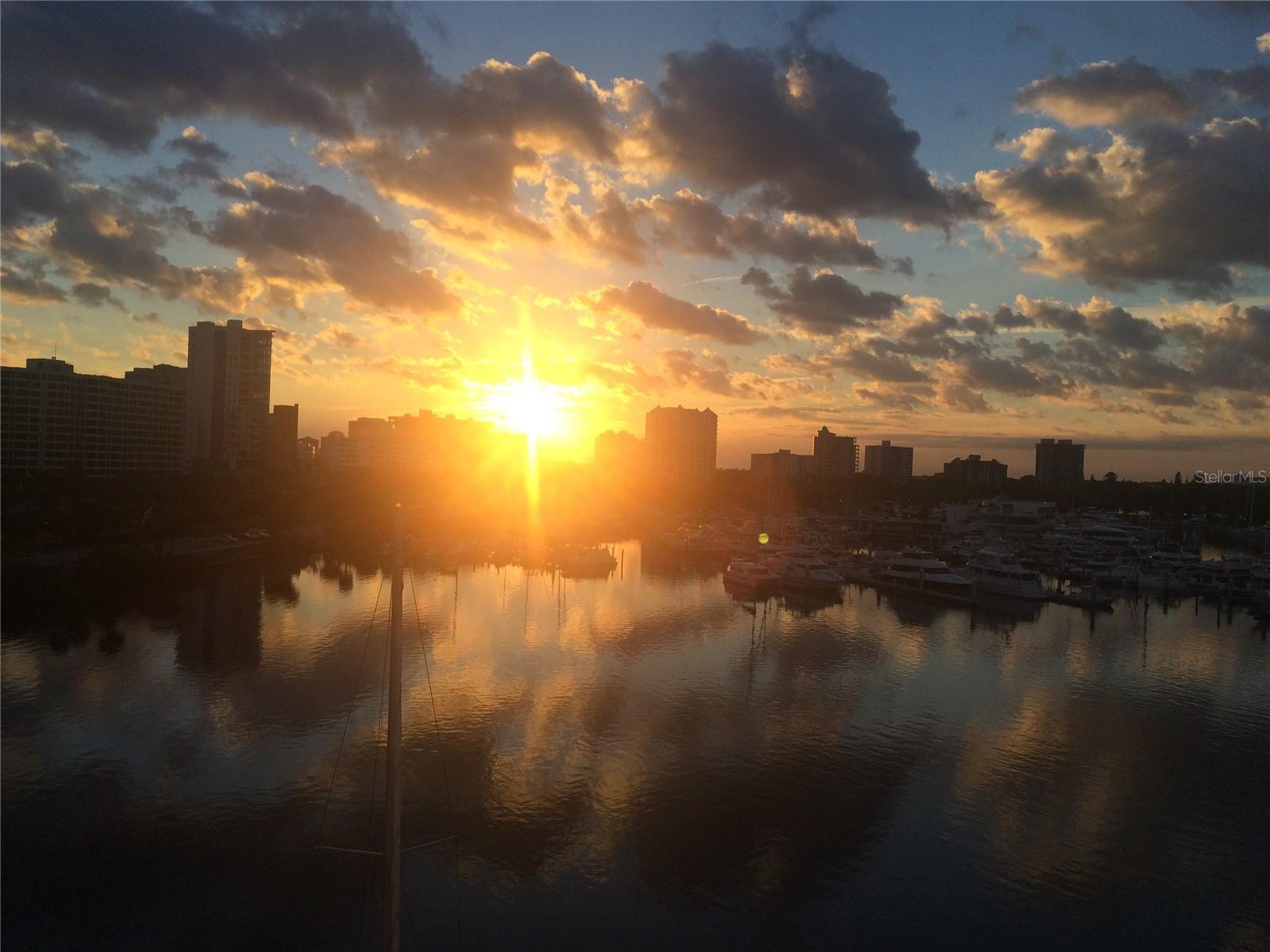 HARBOR VIEW ON GOLDEN GATE POINT - Residential