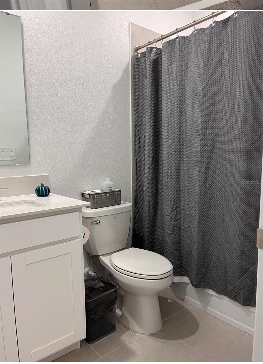 CHATEAU/ASTONIA - Residential Lease