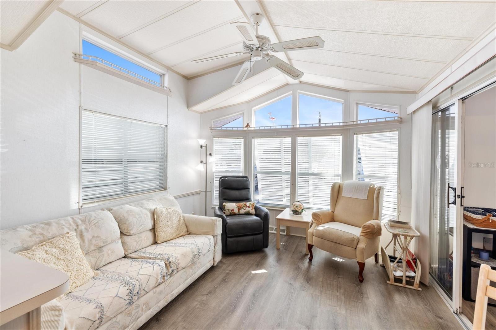 HOLIDAY TRAVEL PARK ENGLEWOOD - Residential