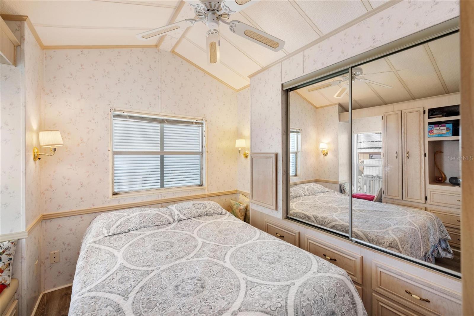 HOLIDAY TRAVEL PARK ENGLEWOOD - Residential