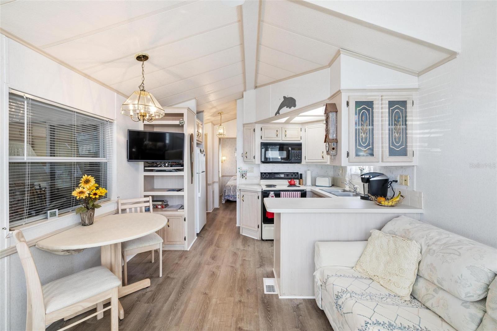HOLIDAY TRAVEL PARK ENGLEWOOD - Residential