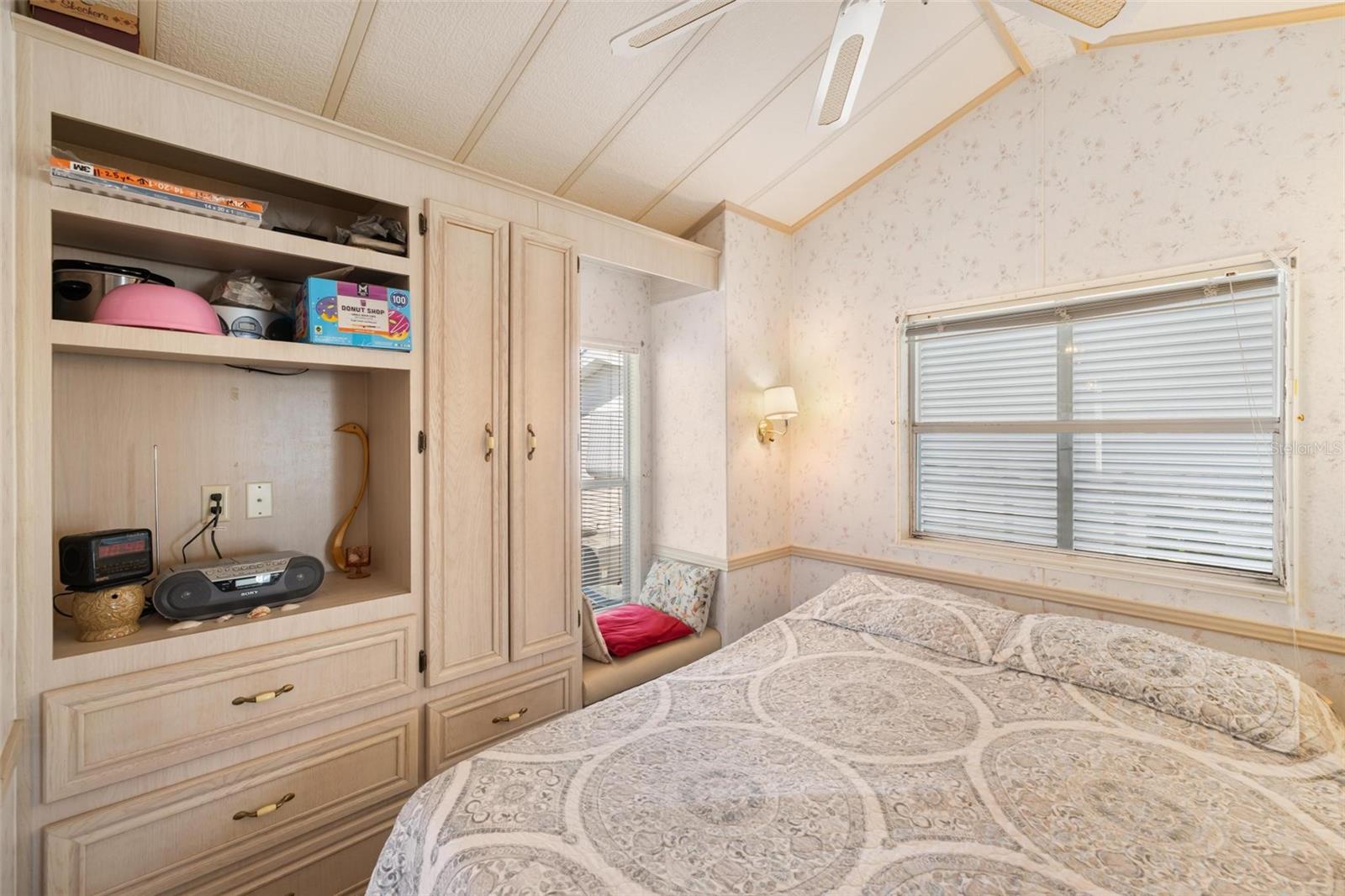 HOLIDAY TRAVEL PARK ENGLEWOOD - Residential