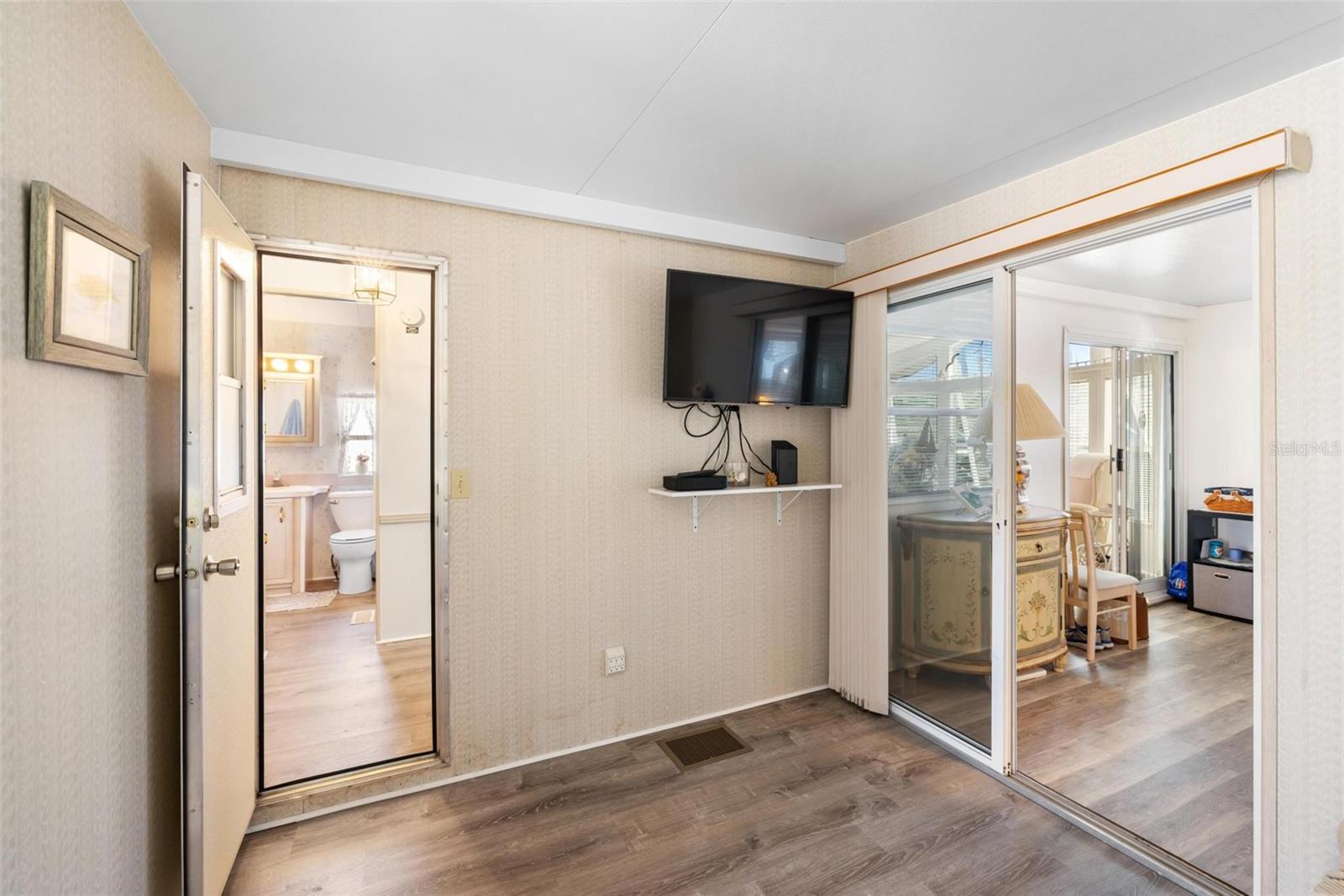 HOLIDAY TRAVEL PARK ENGLEWOOD - Residential