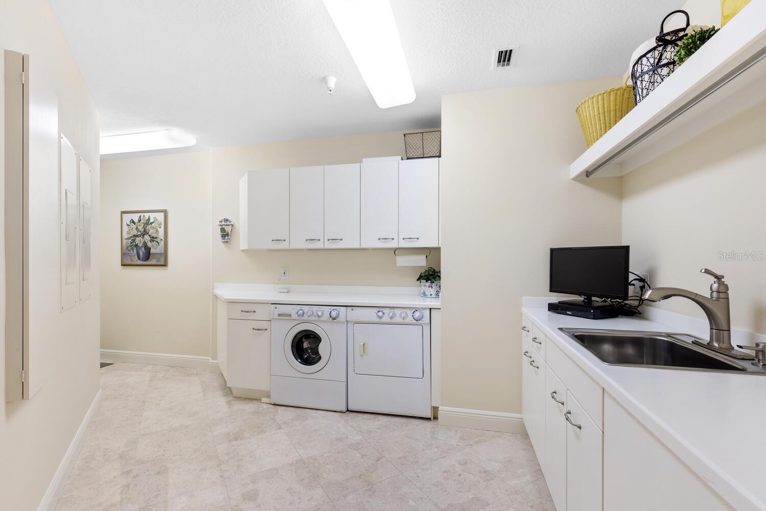 THE TOWER RESIDENCES - Residential