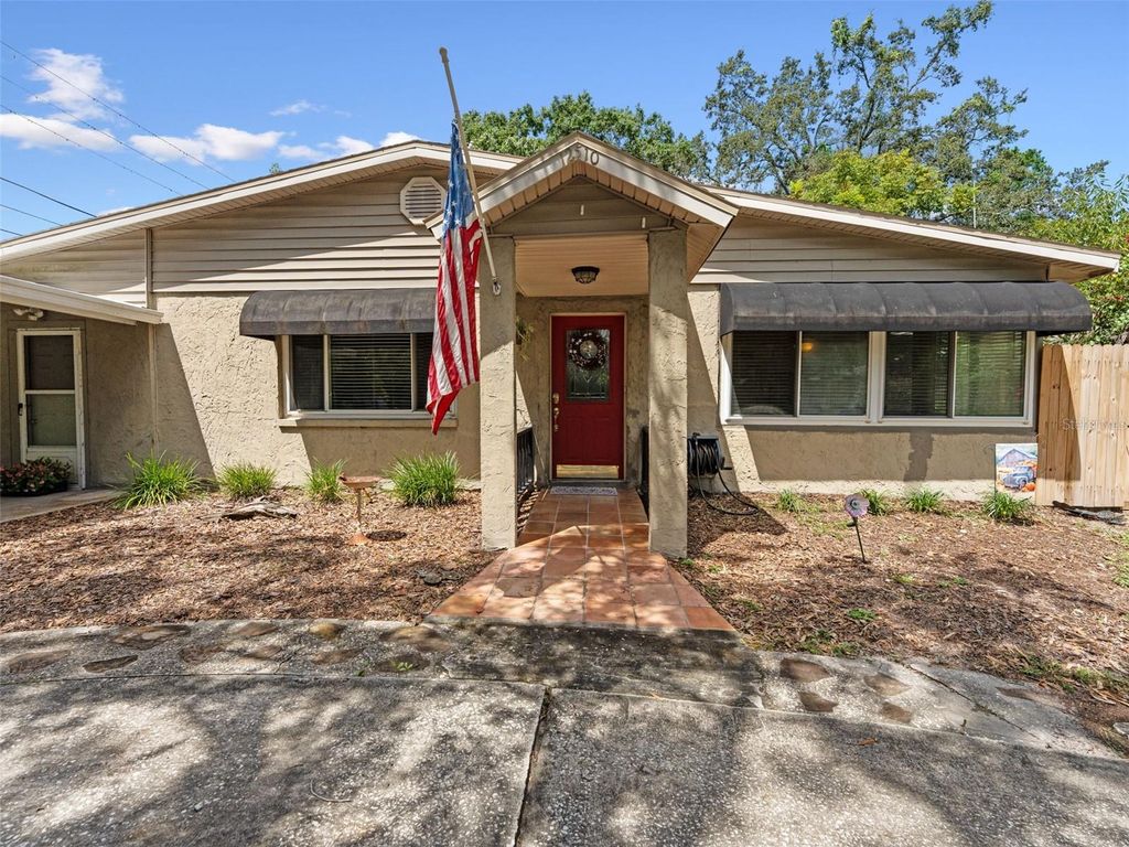 Photo of 12510 Noreast Lake Drive, Tampa, FL 33612 (MLS # TB8498276)