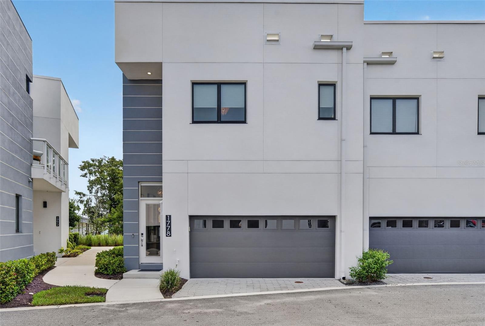 1778 MONDRIAN CIRCLE