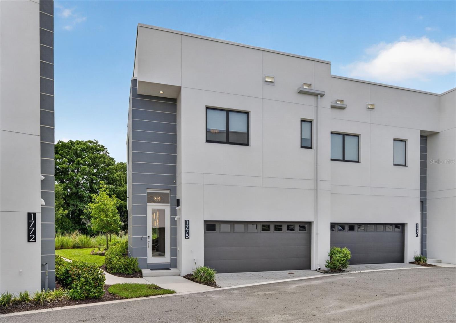 1778 MONDRIAN CIRCLE