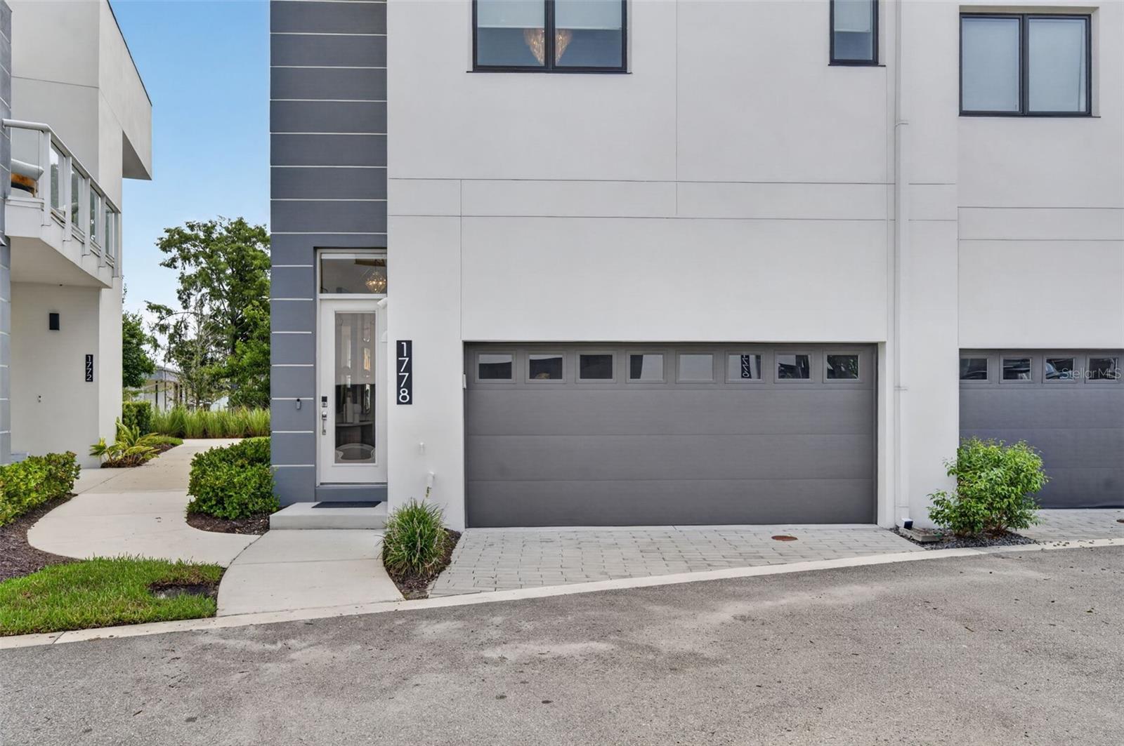 1778 MONDRIAN CIRCLE