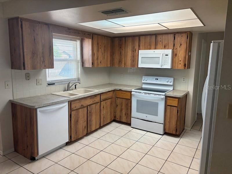 EXECUTIVE WOODS - Residential