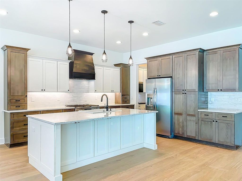 Photo of 1015 W Charter Street, Tampa, FL 33602 (MLS # TB8401427)