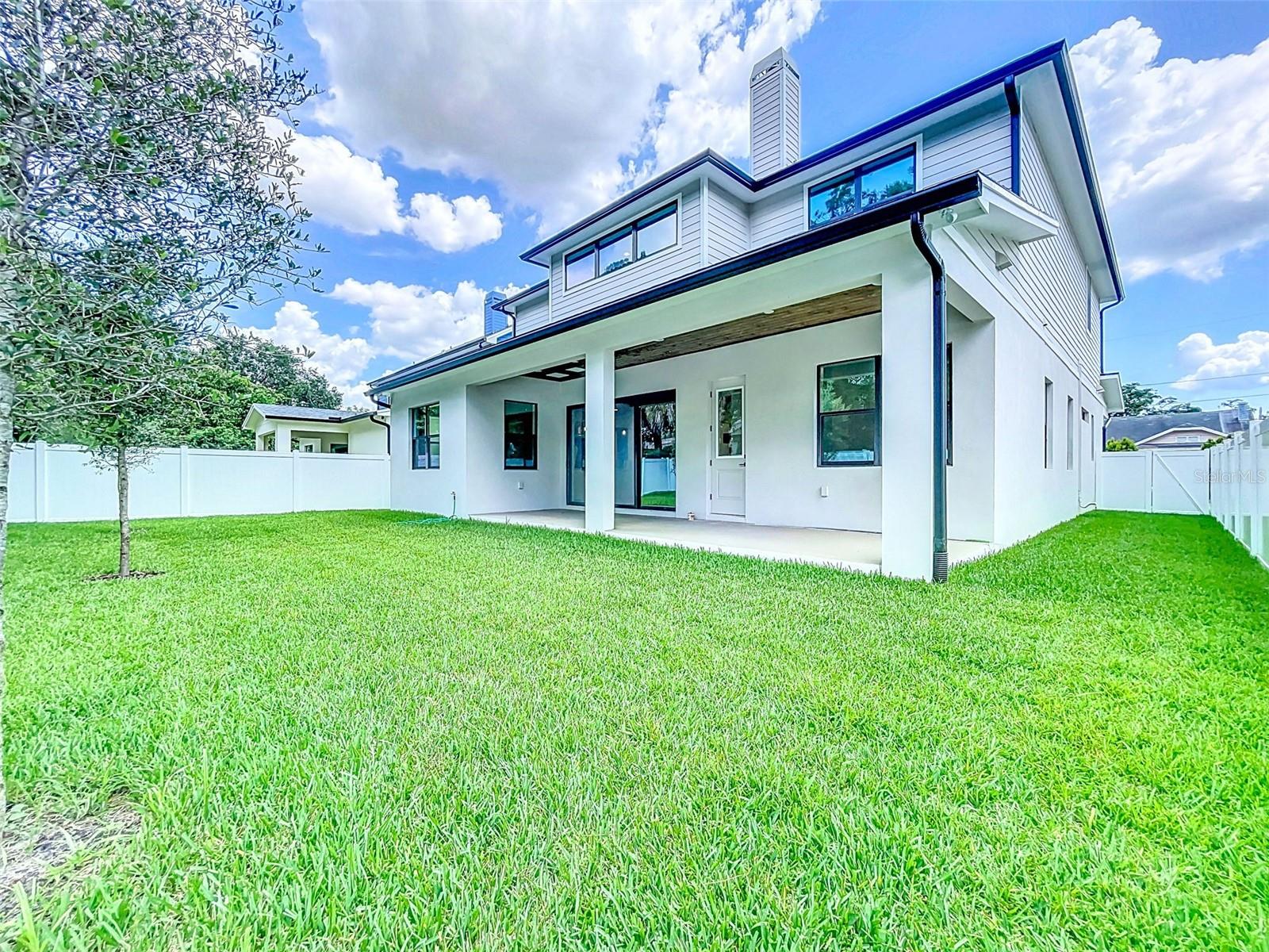 1015 W CHARTER STREET