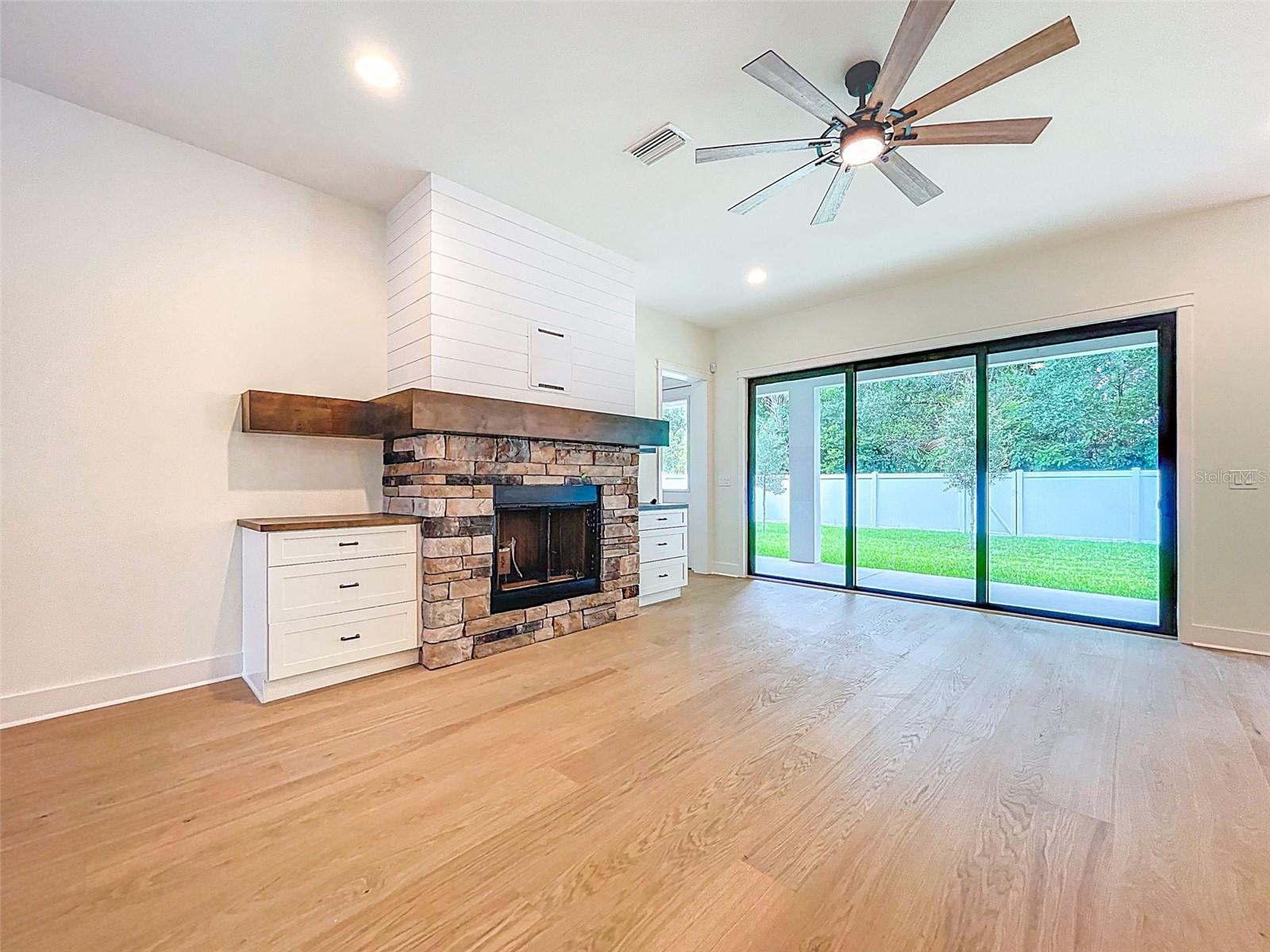 1015 W CHARTER STREET