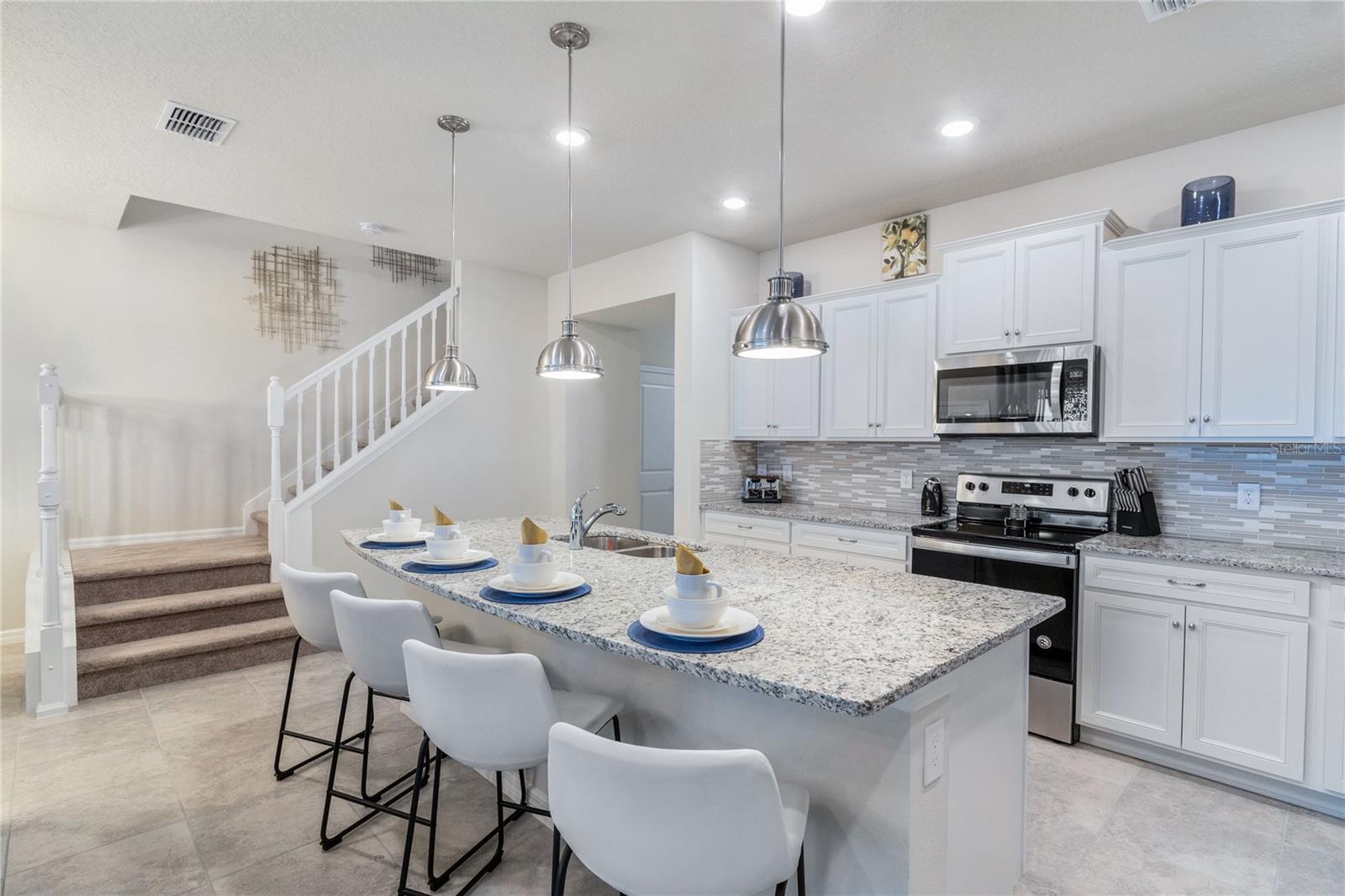 621 JASMINE LANE
