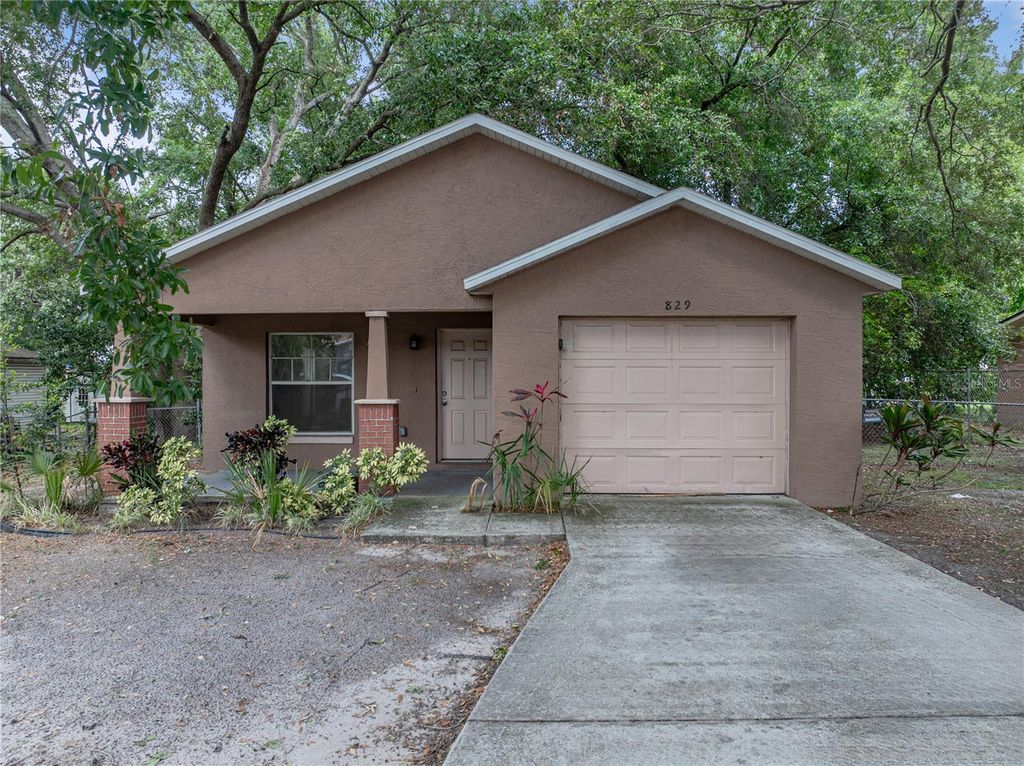 Photo of 829 N Lake Avenue, Lakeland, FL 33801 (MLS # L4959292)