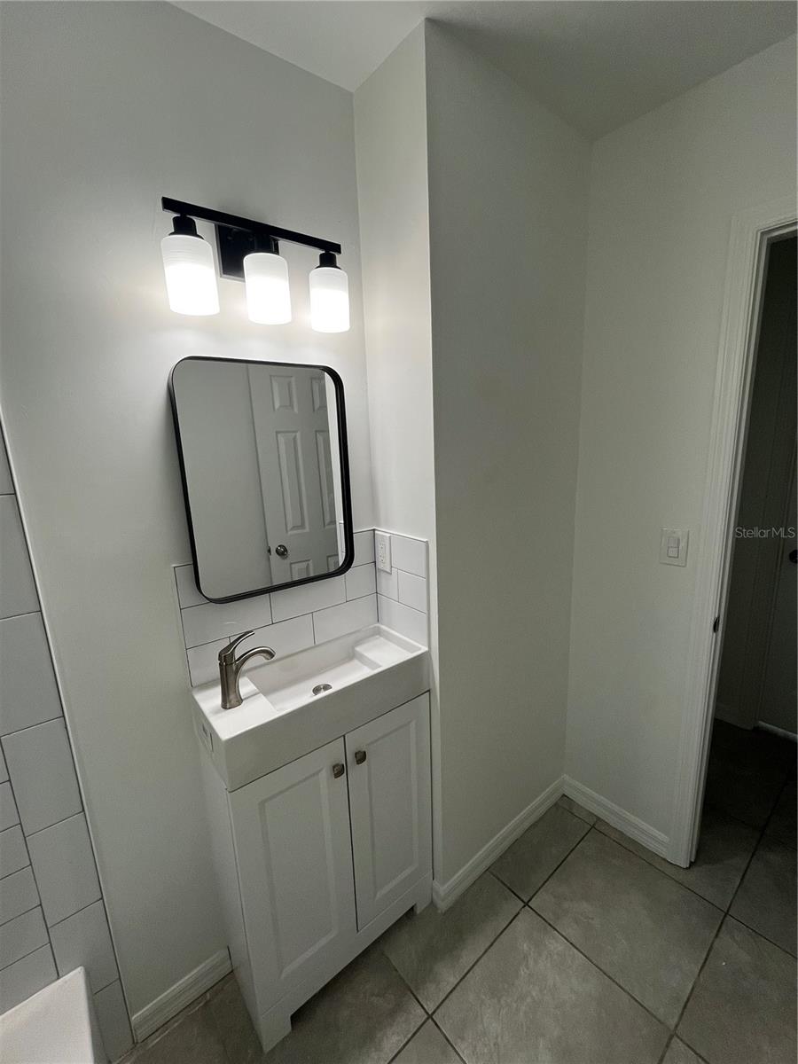 TEMPLE PARK UNIT 1 - Residential Lease