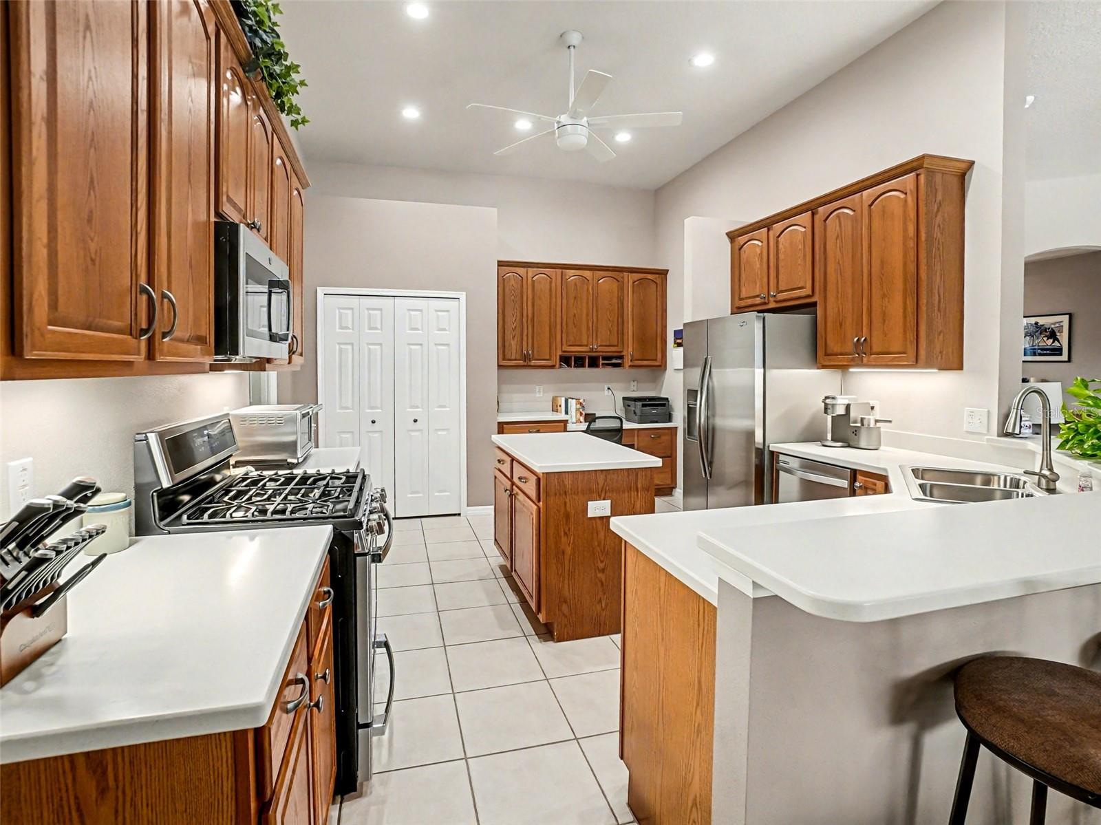 RIVIERA POINTE - Residential