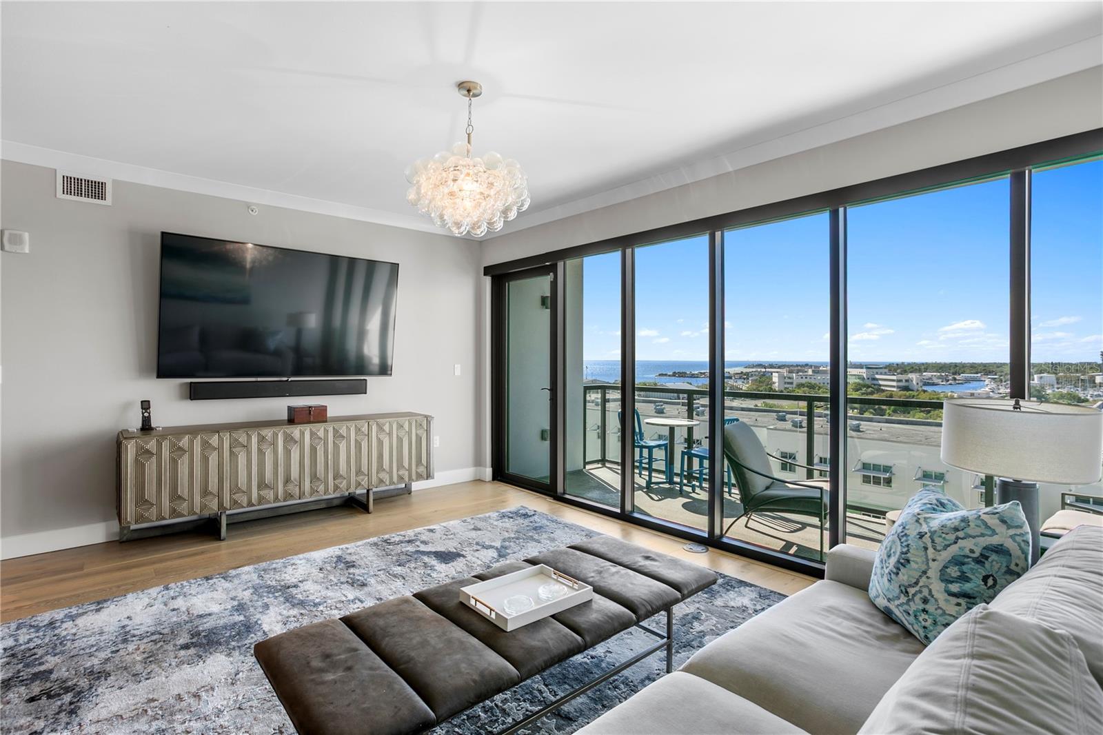 SALVADOR THE CONDO - Residential