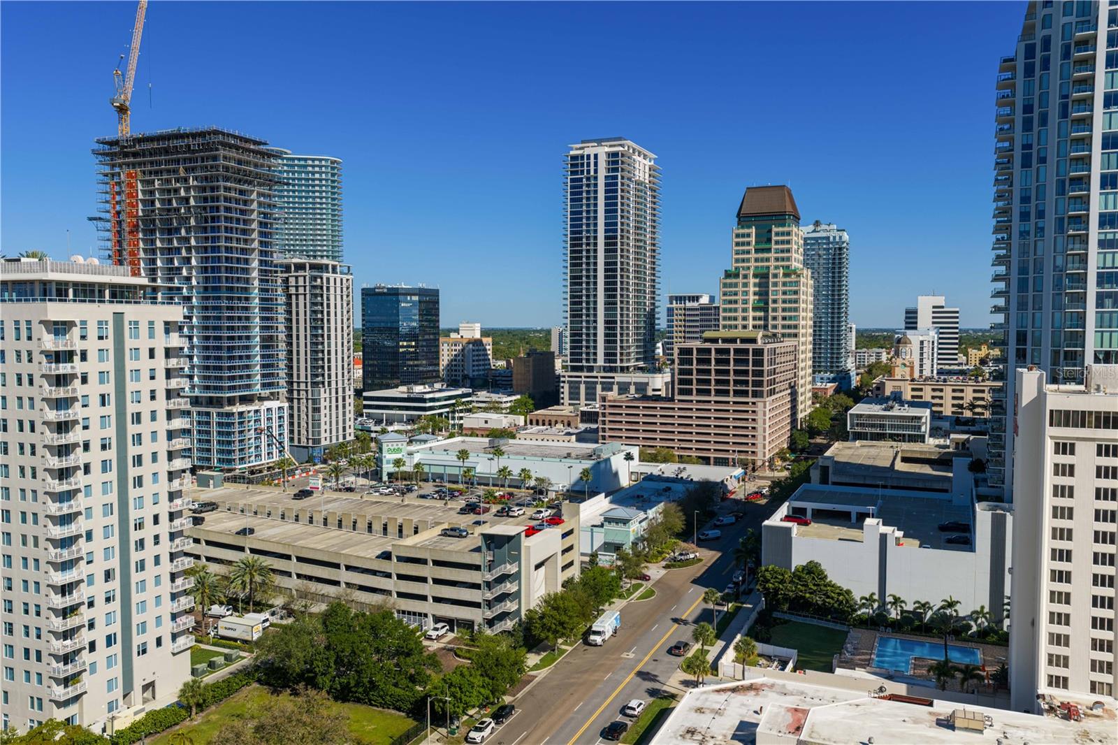 SALVADOR THE CONDO - Residential