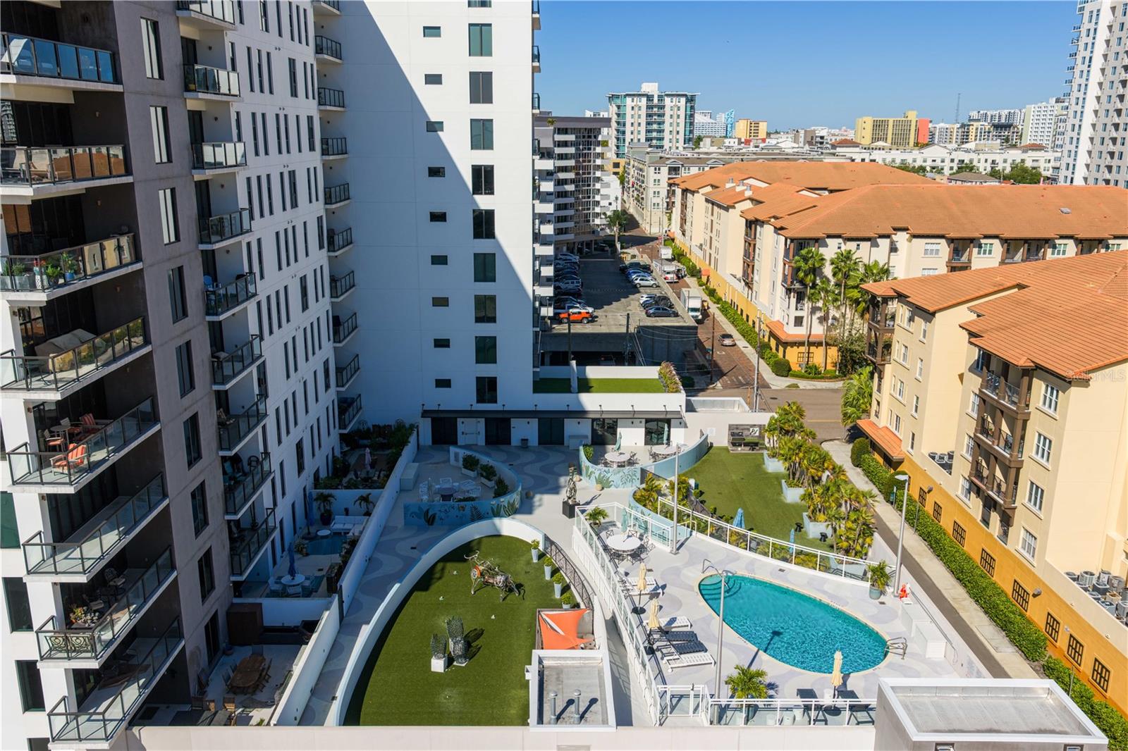 SALVADOR THE CONDO - Residential