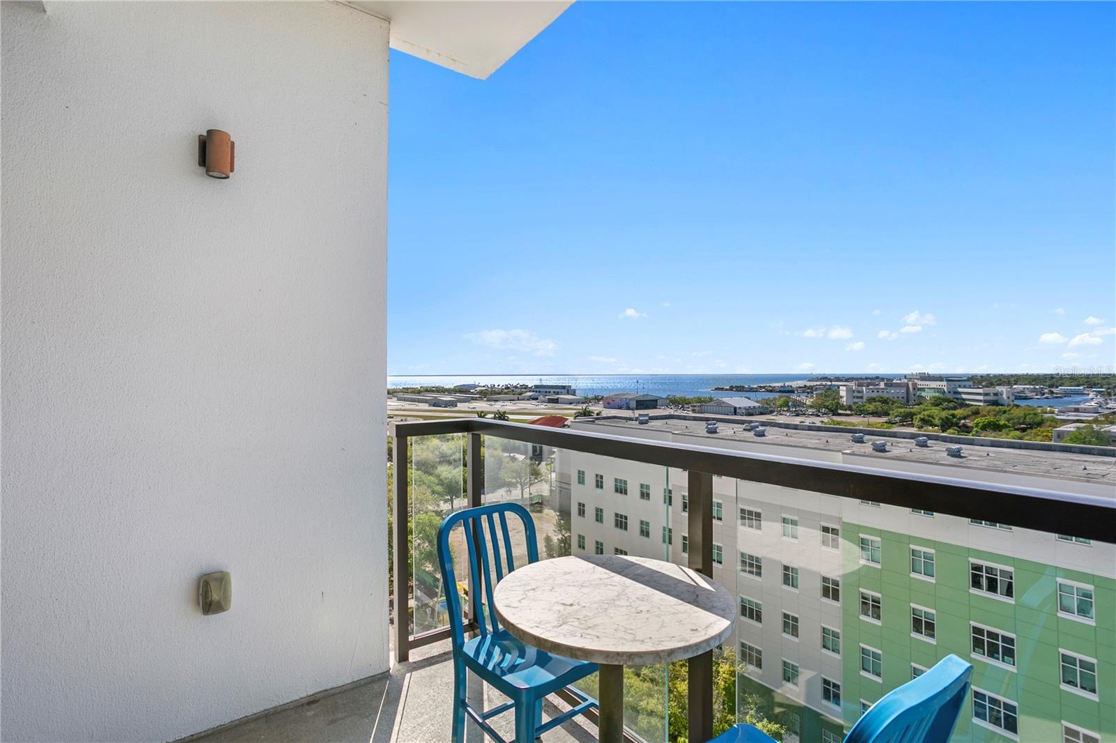 SALVADOR THE CONDO - Residential