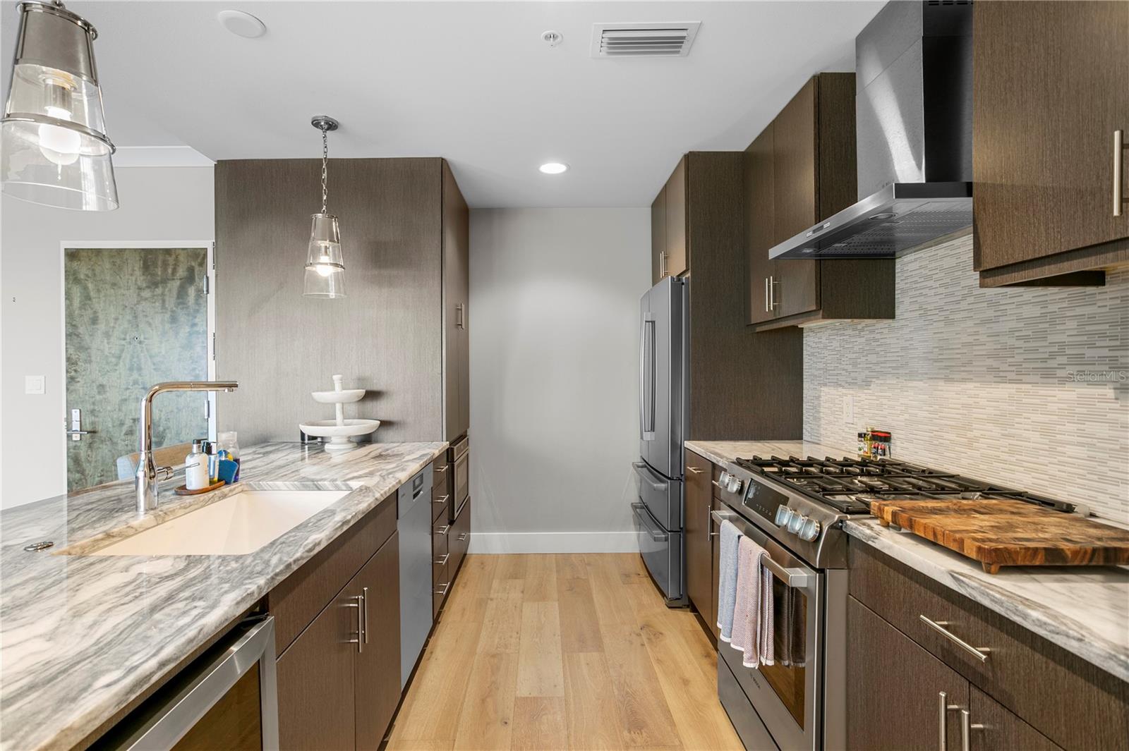 SALVADOR THE CONDO - Residential