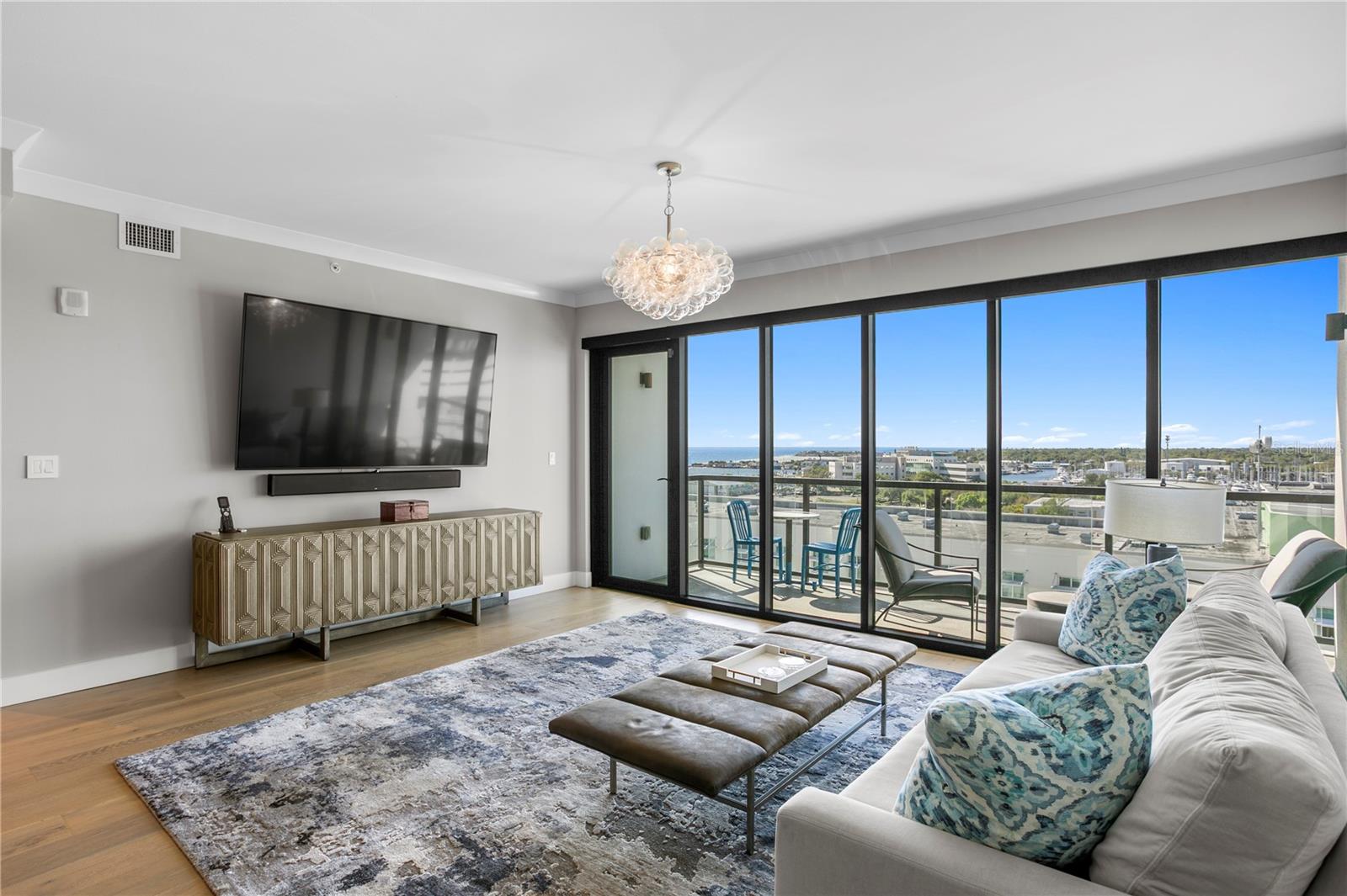 SALVADOR THE CONDO - Residential