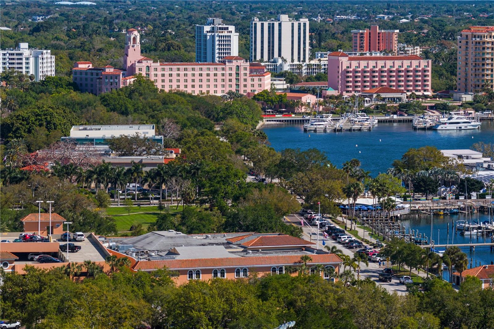 SALVADOR THE CONDO - Residential