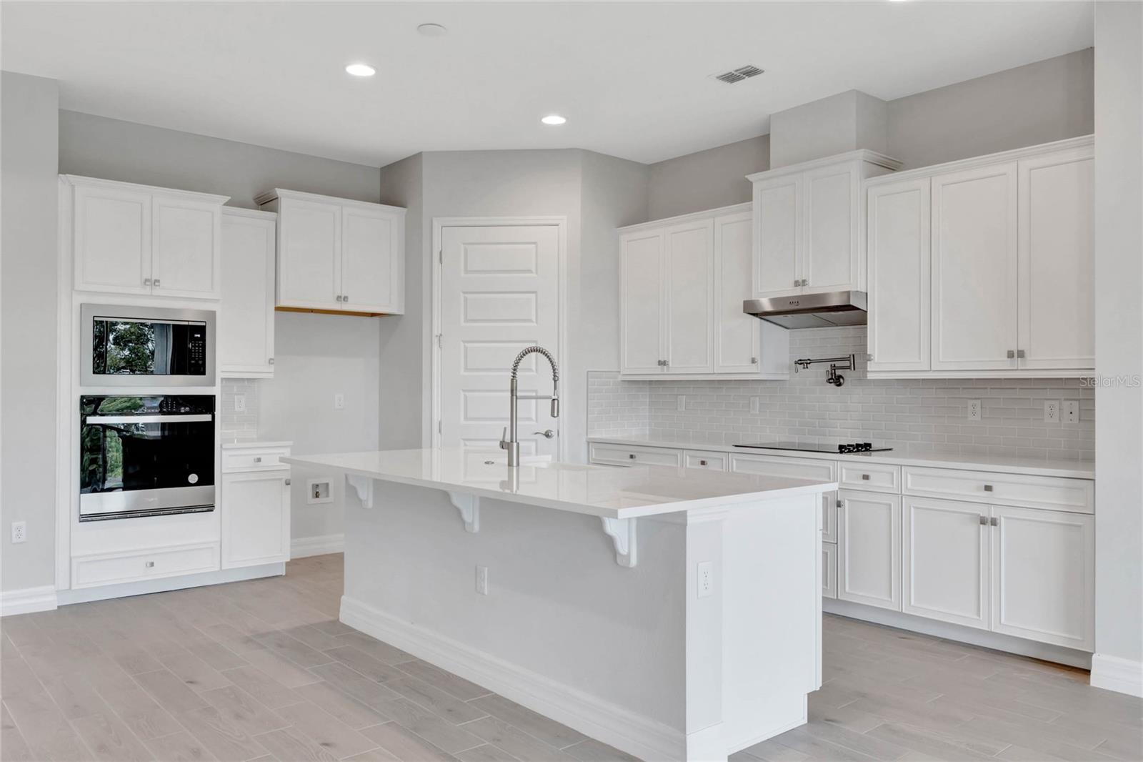 BUENA LAGO - Residential