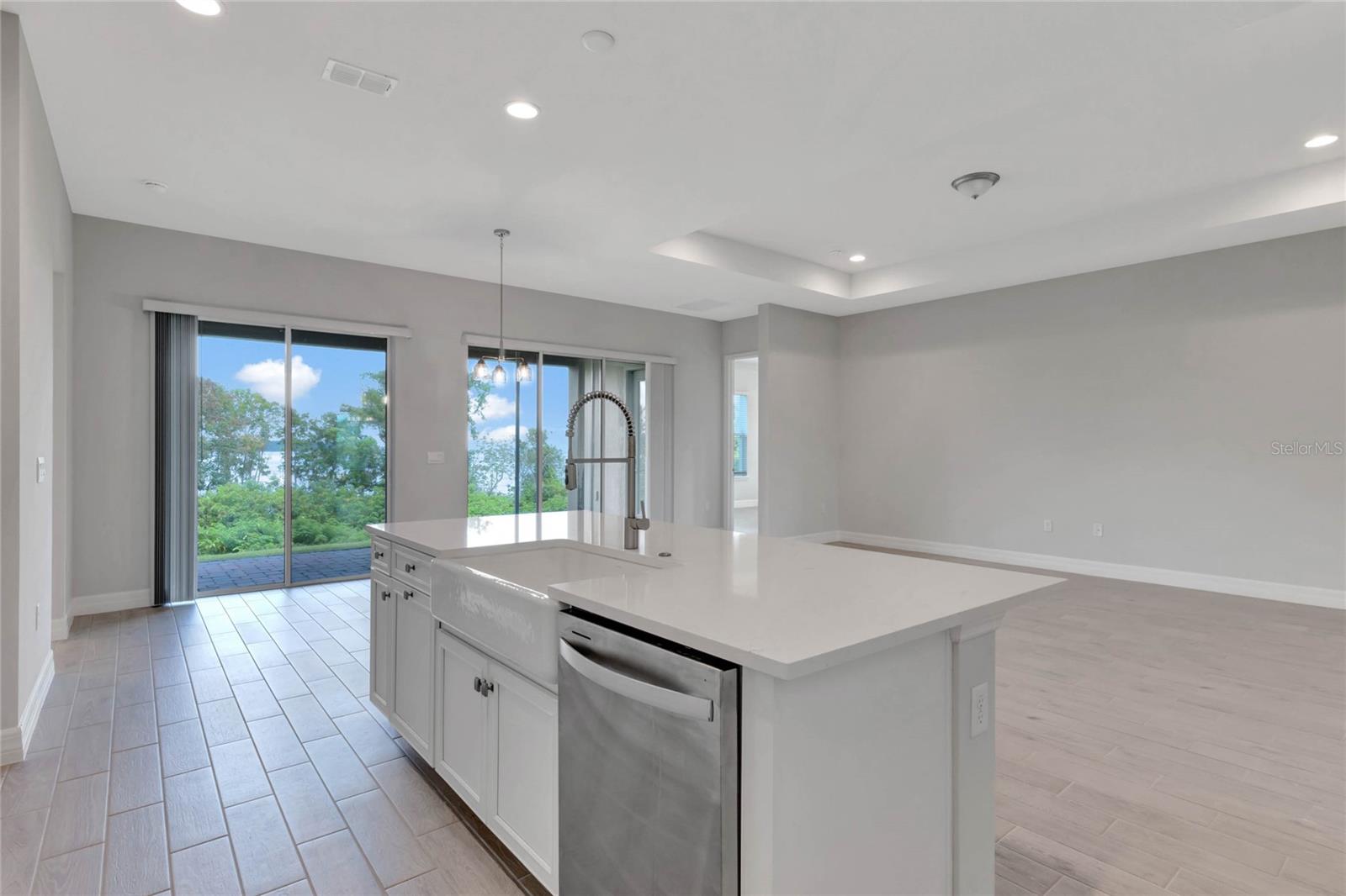 BUENA LAGO - Residential