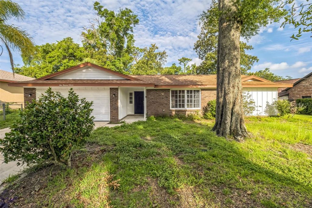 Photo of 111 Tarrytown Trail, Longwood, FL 32750 (MLS # O6318782)