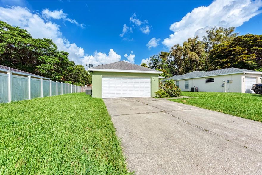 AVAILABE IMMEDIATELY. MOVE IN-READY. NEW VINYL FENCE. NICELY REMODELED.
This property is in ideal location: tucked away in a very private, well kept neighborhood, but close to public transportation and major roadways. A short drive to Sarasota and some of the most beautiful beaches in Florida. 10 min to Sarasota International Airport. Walking distance to world-renowned IMG Academies, schools, SCF College, shopping, medical facilities...
A must see!