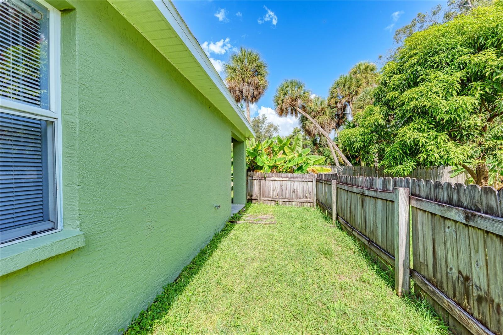 PALMS OF HOLIDAY HEIGHTS - Residential Lease