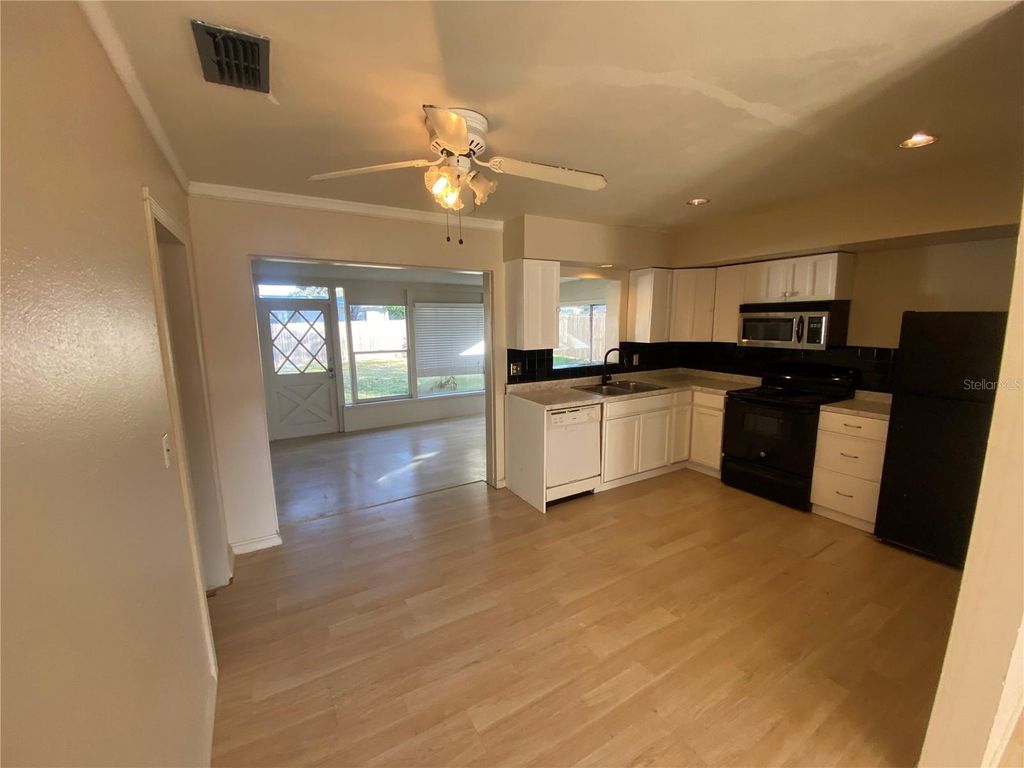 Photo of 1120 8th Avenue NE, Largo, FL 33770 (MLS # A4679818)