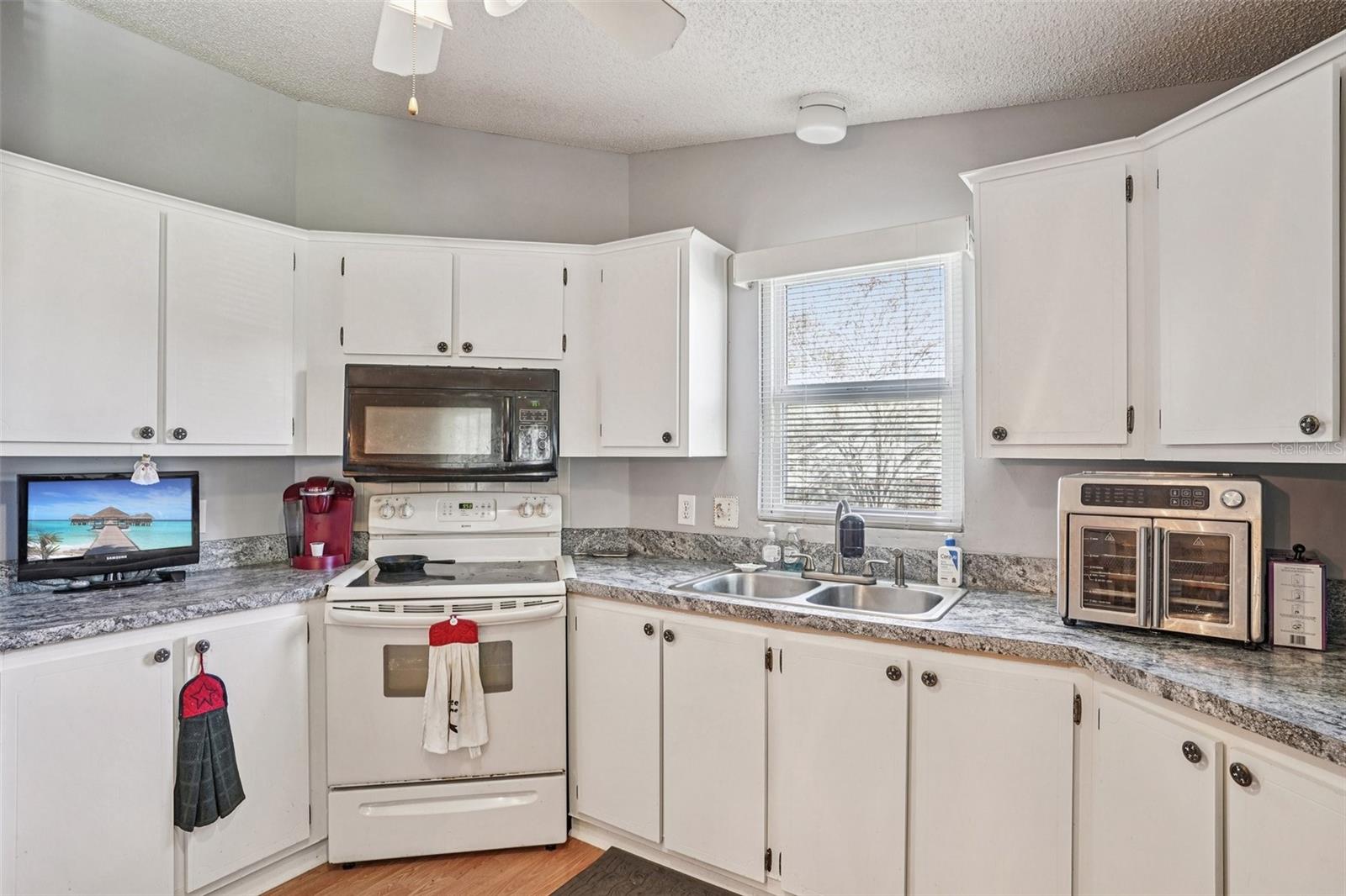 LADY LAKE ORANGE BLOSSOM GARDENS UNIT 12 - Residential