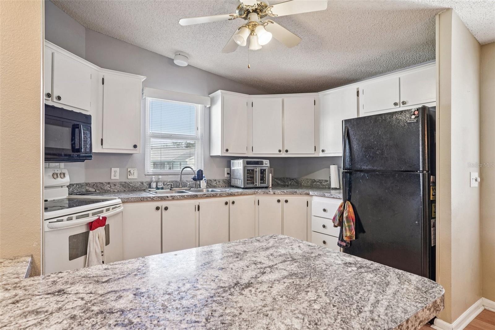 LADY LAKE ORANGE BLOSSOM GARDENS UNIT 12 - Residential