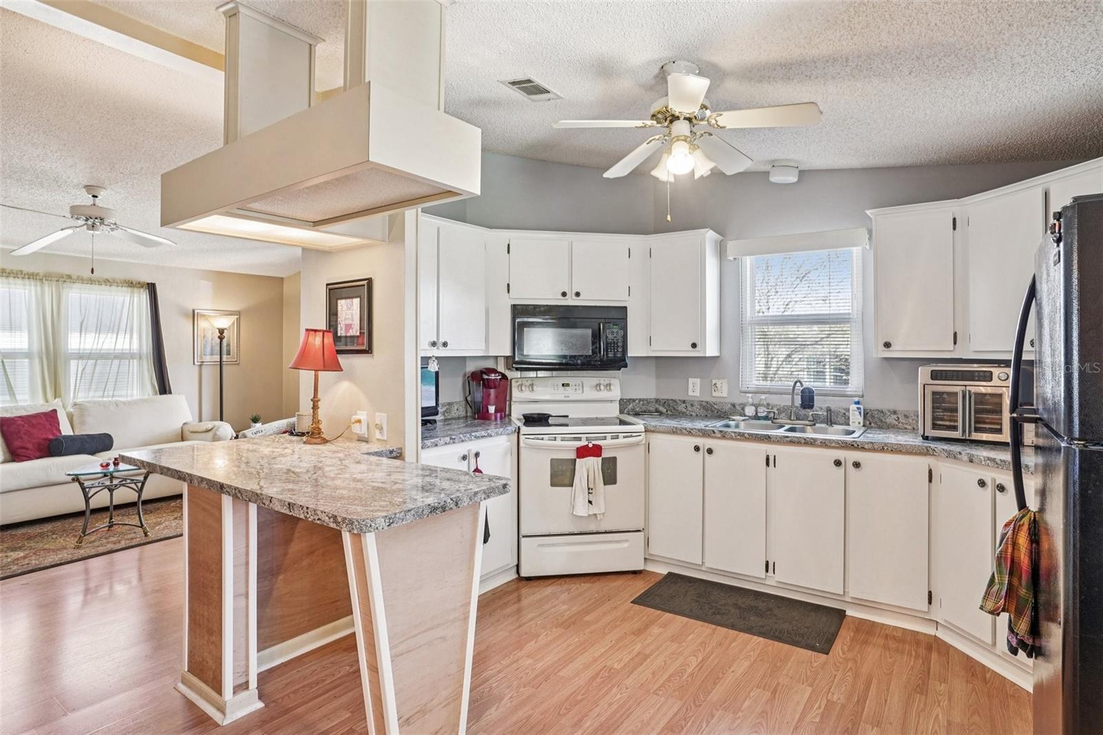 LADY LAKE ORANGE BLOSSOM GARDENS UNIT 12 - Residential