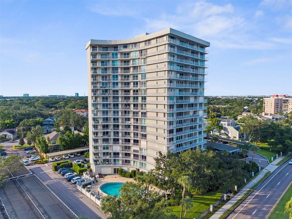 Photo of 2611 Bayshore Boulevard #902, Tampa, FL 33629 (MLS # TB8430777)