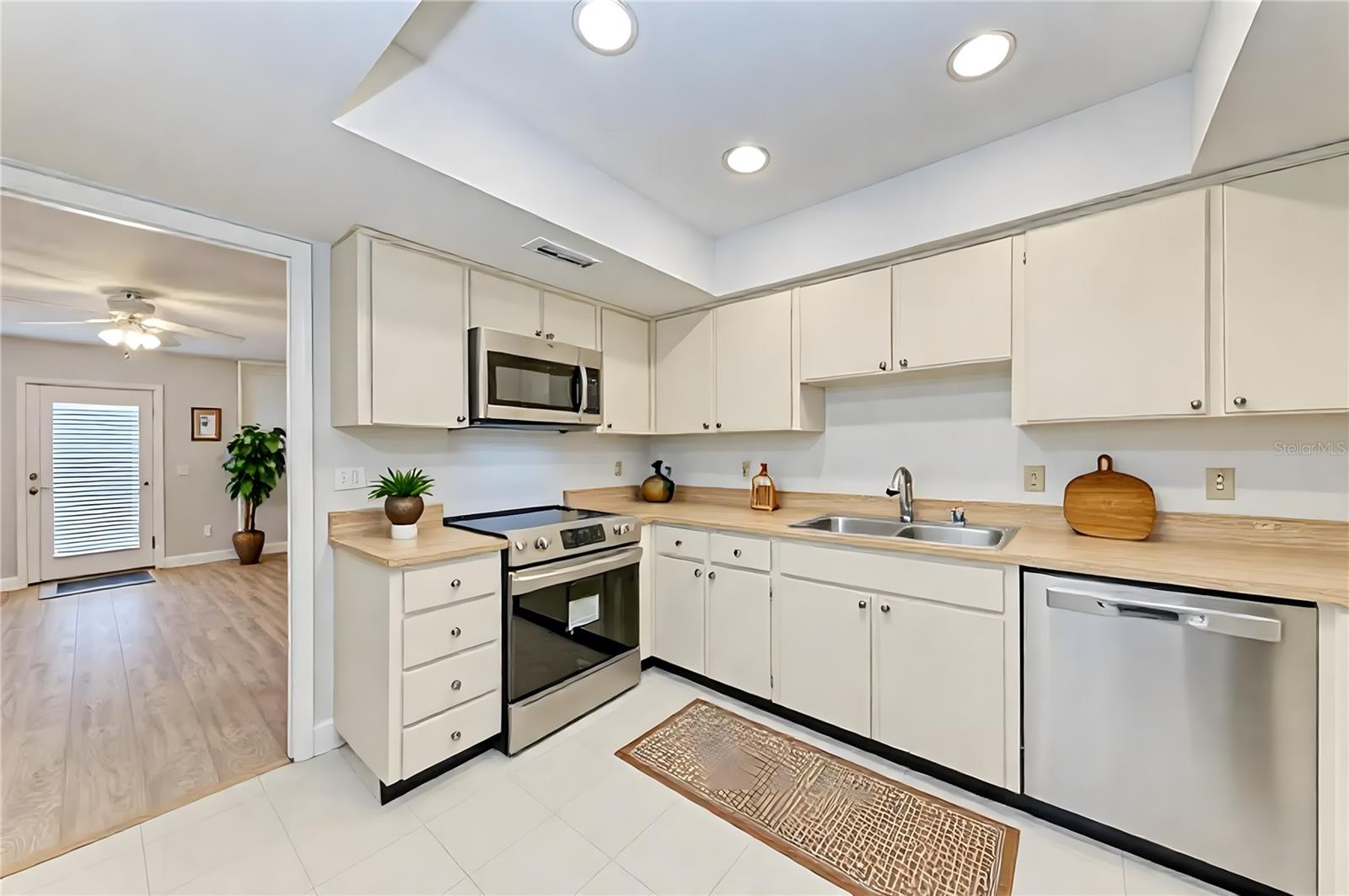 HAWTHORNE POND A CONDO - Residential Lease