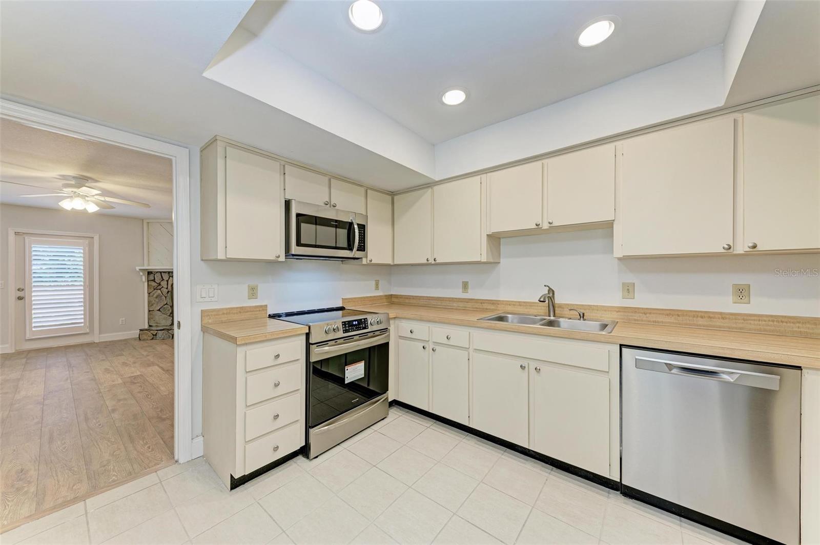 HAWTHORNE POND A CONDO - Residential Lease