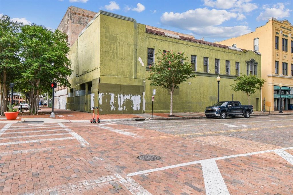 Photo of 1001 N Franklin Street, Tampa, FL 33602 (MLS # TB8427651)