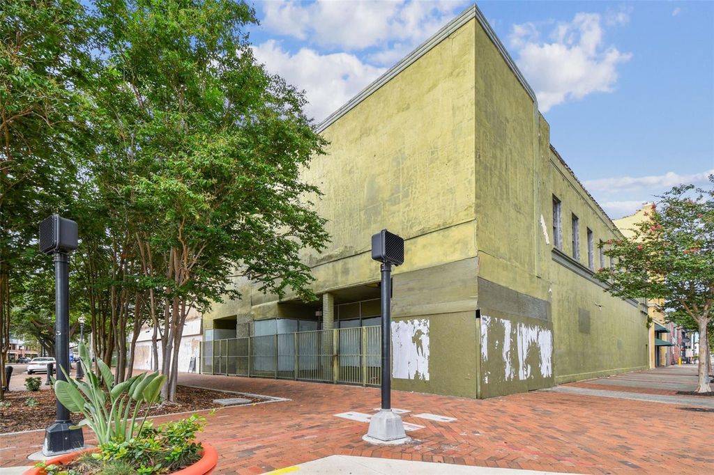 Photo of 1001 N Franklin Street, Tampa, FL 33602 (MLS # TB8427651)