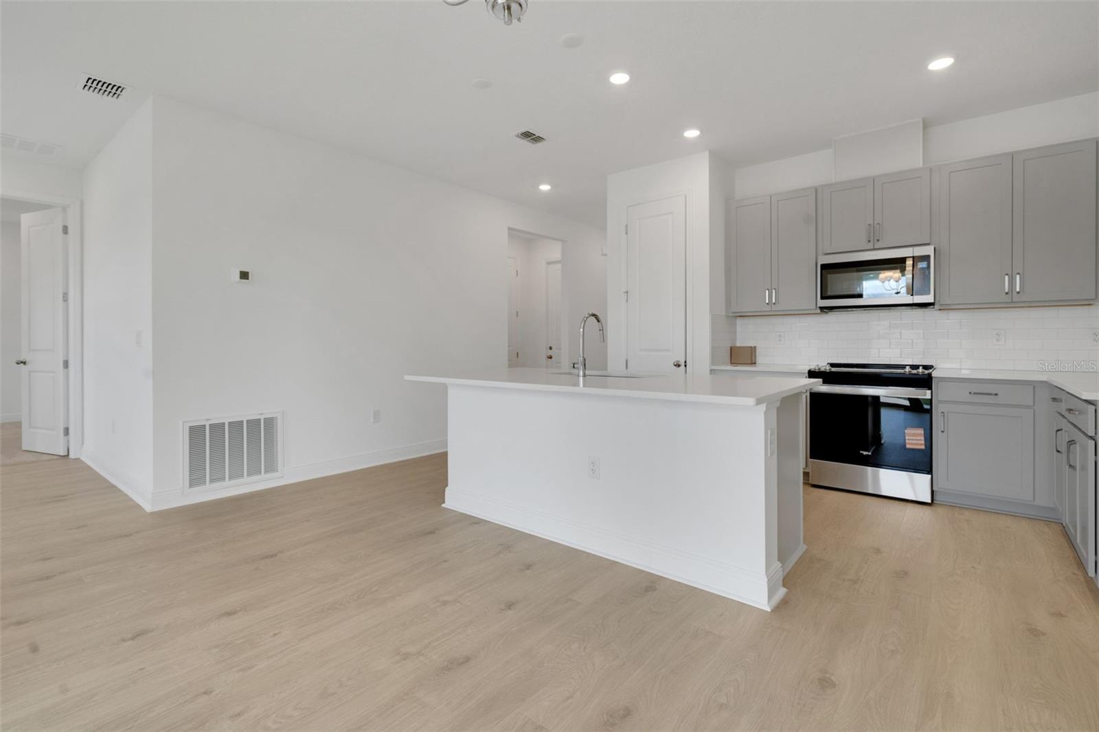 RESERVES AT HAMMOCK OAKS - Residential