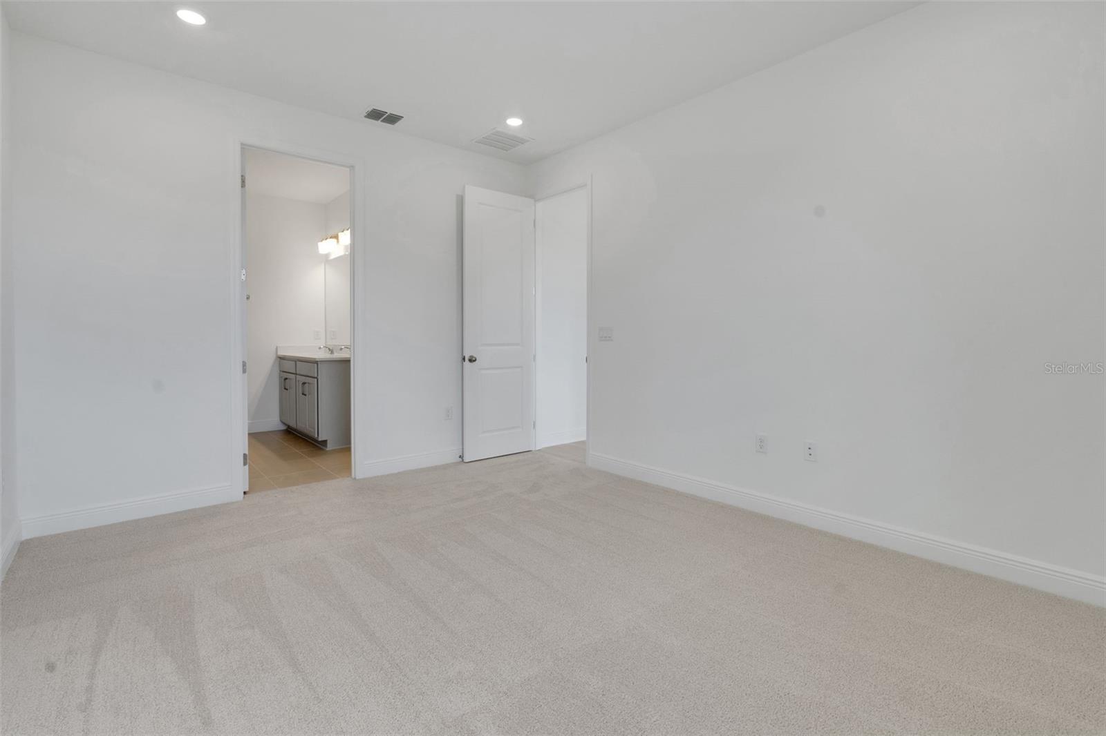 RESERVES AT HAMMOCK OAKS - Residential