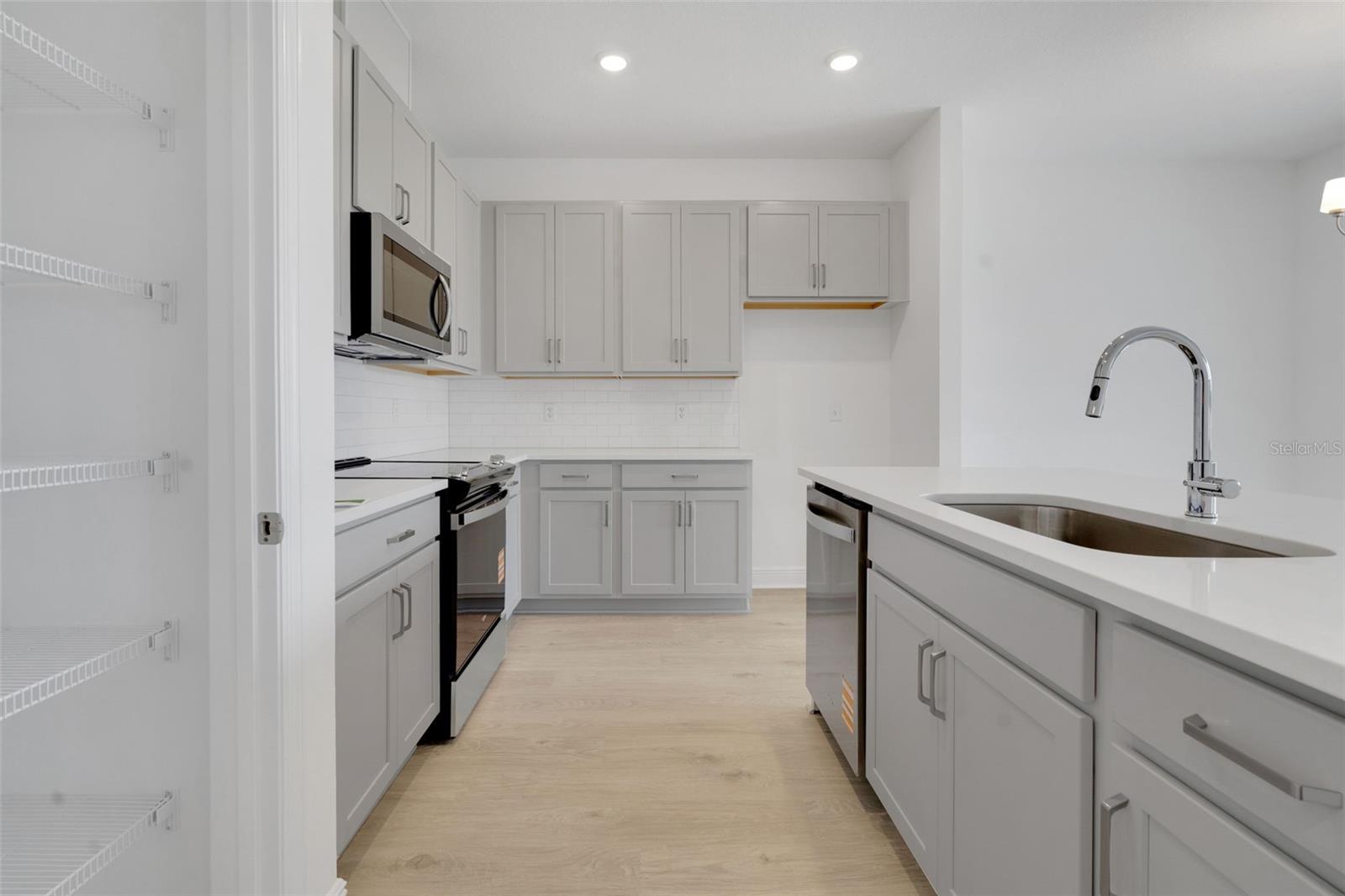 RESERVES AT HAMMOCK OAKS - Residential