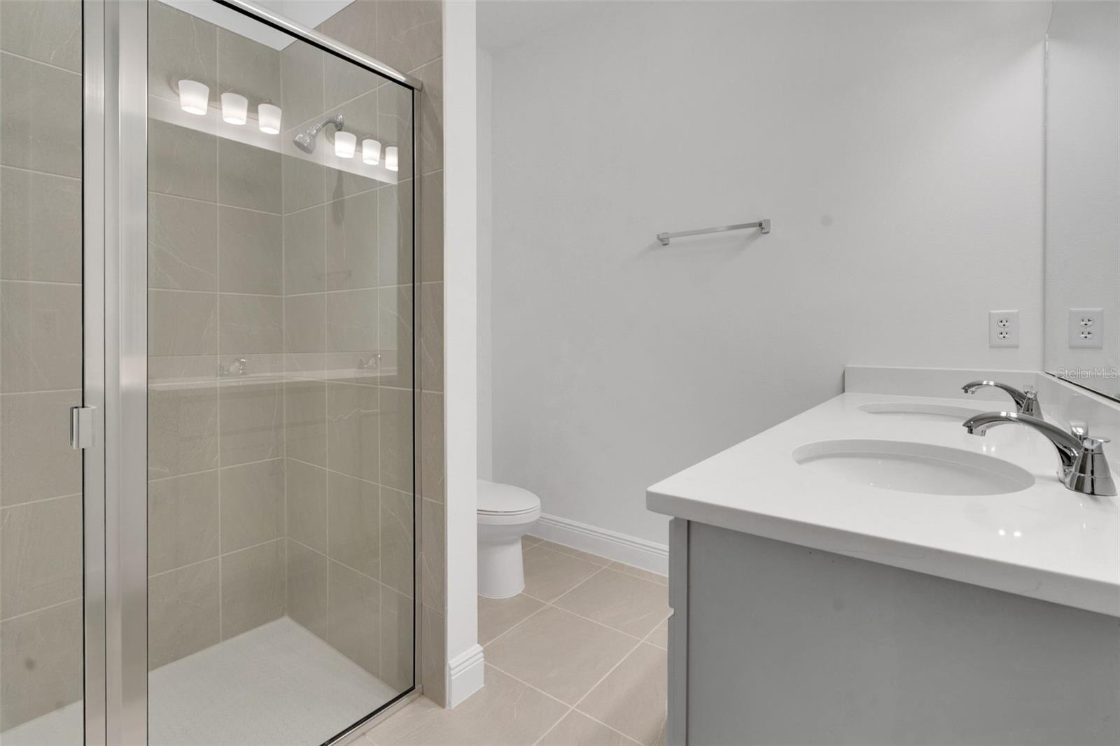 RESERVES AT HAMMOCK OAKS - Residential