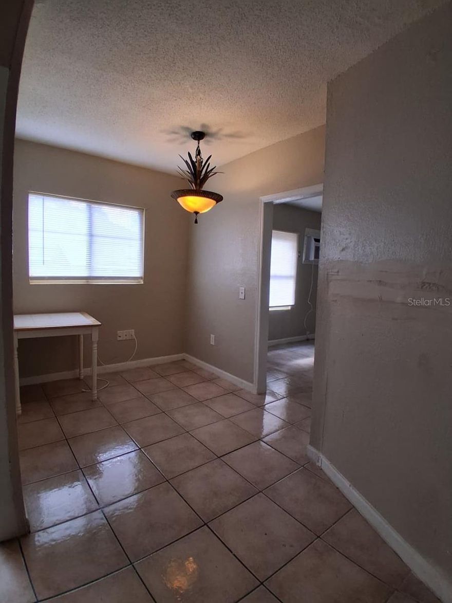 Affordable and move-in ready private room available in a shared 5-bedroom, 1-bath home in Sanford. Convenient location near downtown, shopping, and Seminole County schools. Ideal for young professionals seeking a comfortable, practical living space