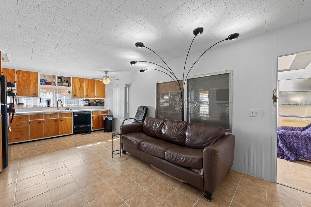 1744 HOYLE DRIVE